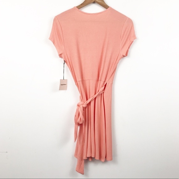 NWT Superdown Kaia Wrap Dress in Peach Size XS - Picture 6 of 11